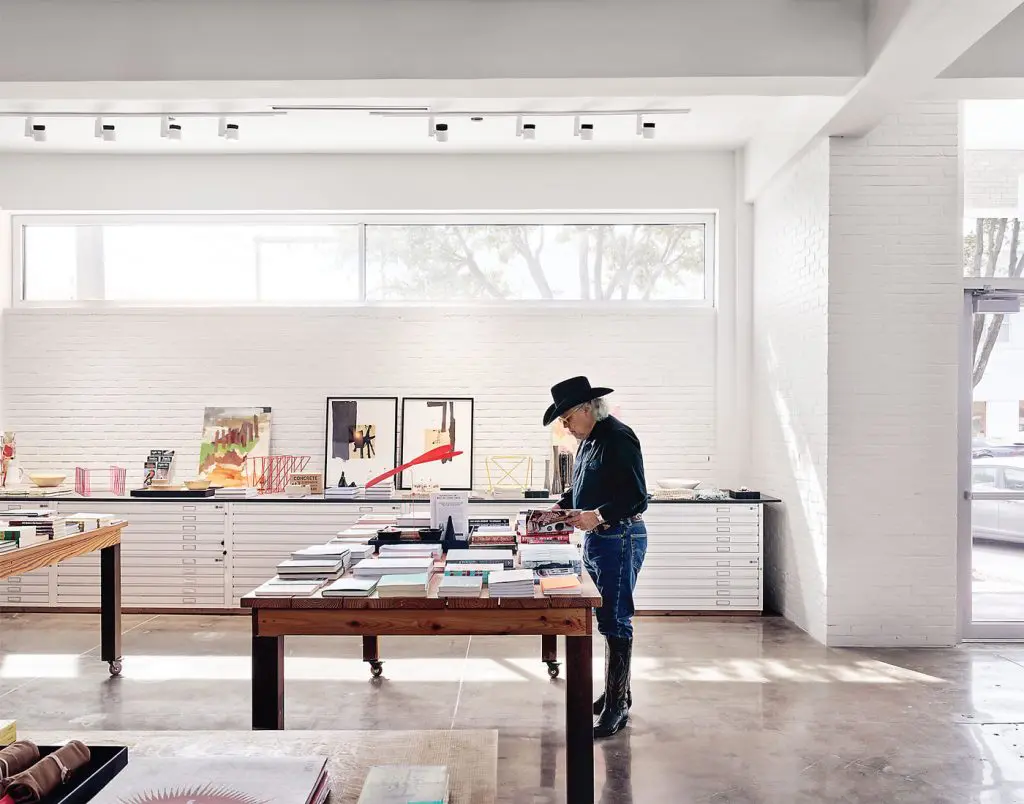 The Marfa Book Company, located
in the hotel lobby.