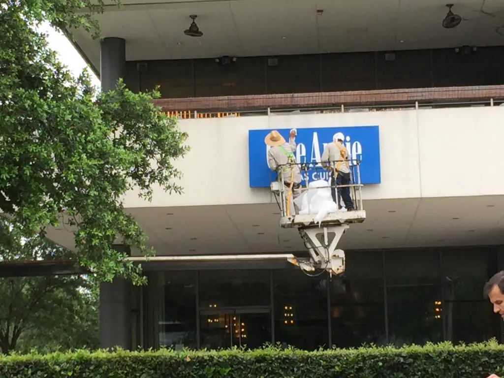 Cafe Annie is back! The sign is already up. 
