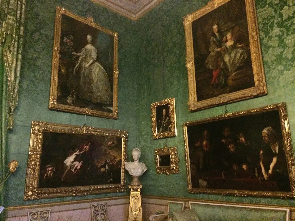 A change in wall color and more intimate portraits on the walls.