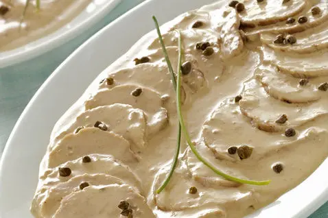 It is not the most beautiful of dishes, but it will make your guests very happy.