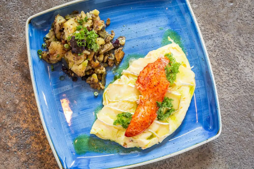 Lobster claw omelette (Photo by Thomas Garza)