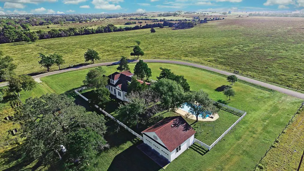 4200 Randle Hill Road in Brenham, Texas