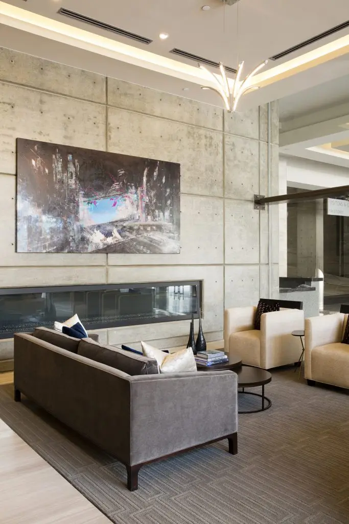 Aris Market Square's lobby isn't giant, it's inviting. (Photo by Jenny Antill.)