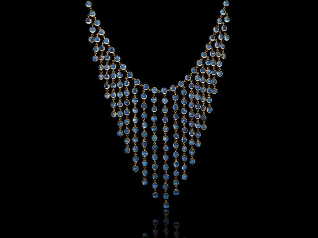 Antique Edwardian moonstone fringe necklace set in 18K yellow gold, circa 1915.