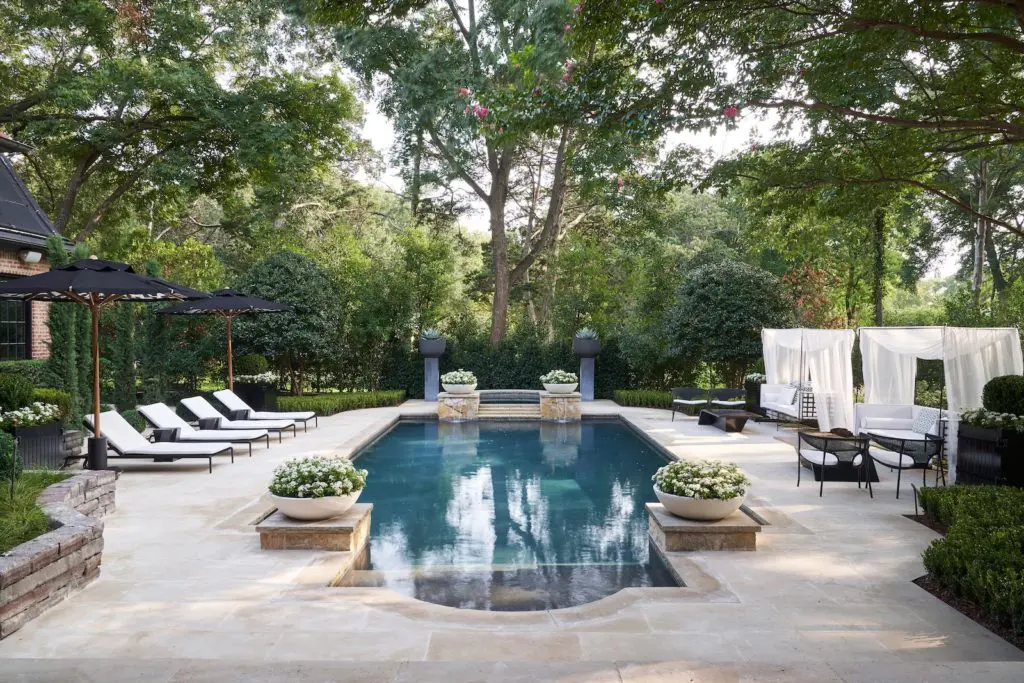 Melissa Gerstle’s Glamorous Back Gardens for Kips Bay Decorator Show House Dallas