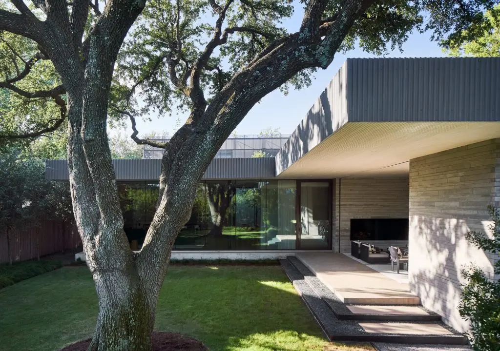 This Stylish Preston Hollow Retreat is a Soothing Home Base for a Pair of Globetrotting CFOs