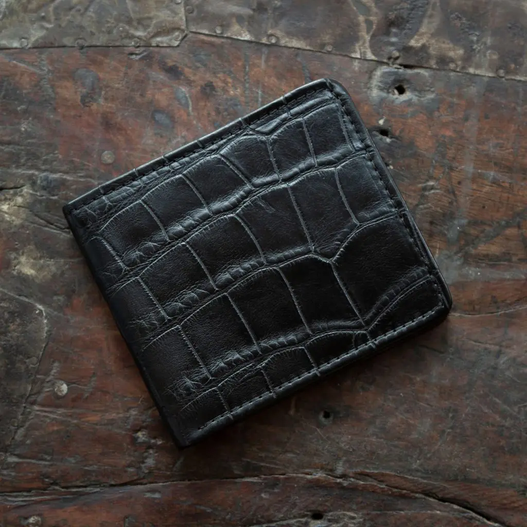 Tecovas' stylish alligator bi-fold wallet in midnight.