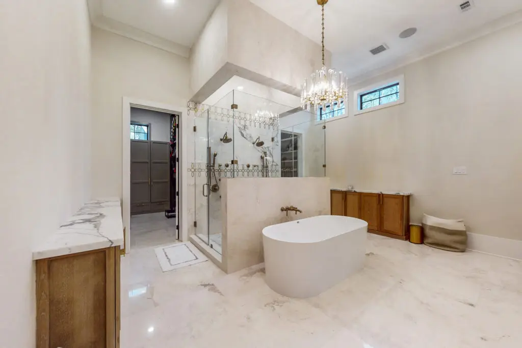 Chandeliers in the primary suite bath at 346 Hunters Trail Street in Houston. (Photo by Jason Koonce with Hommati)