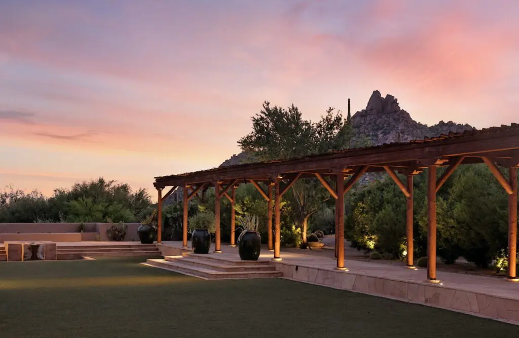 The property offers many premium views of Arizona sunsets. (photo by Four Seasons Scottsdale)