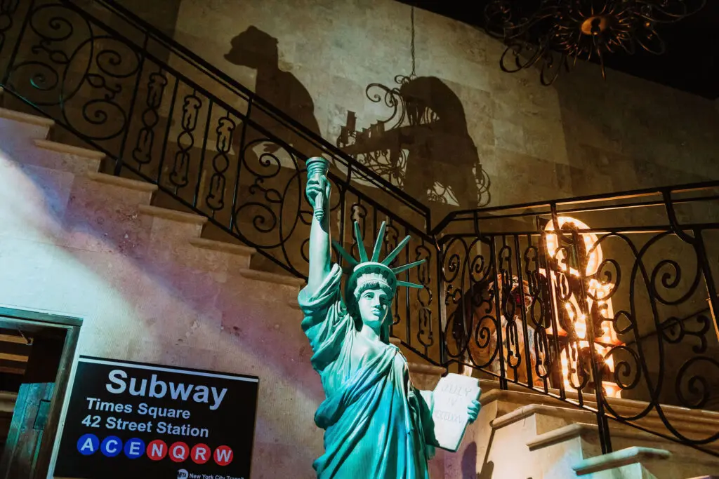 The venue transformed into an urban jungle, complete with casinos, New Orleans, a New York subway, a towering Statue of Liberty, and even a 10-foot-tall football.