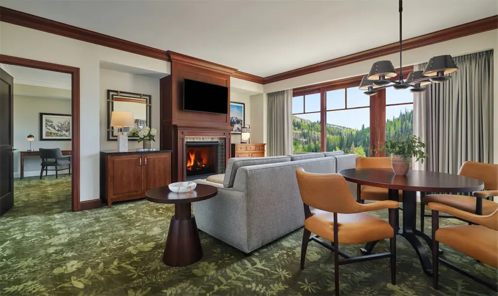 BraytonHughes chose textures, shapes, and furnishings that pay homage to the heritage of the area during all seasons.