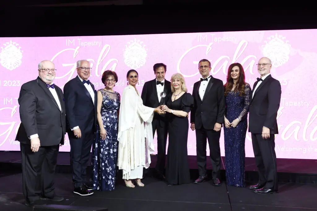 Martin Cominsky, Jay & Karen Harberg, Tehmina Masud, honorees Dan & Susan Boggio, Dr. Faisal Masud, Brigitte Kalai, Randall Evans at the Interfaith Ministries annual Tapestry Gala held at the Hilton Americas-Houston. (Photo by Quy Tran)