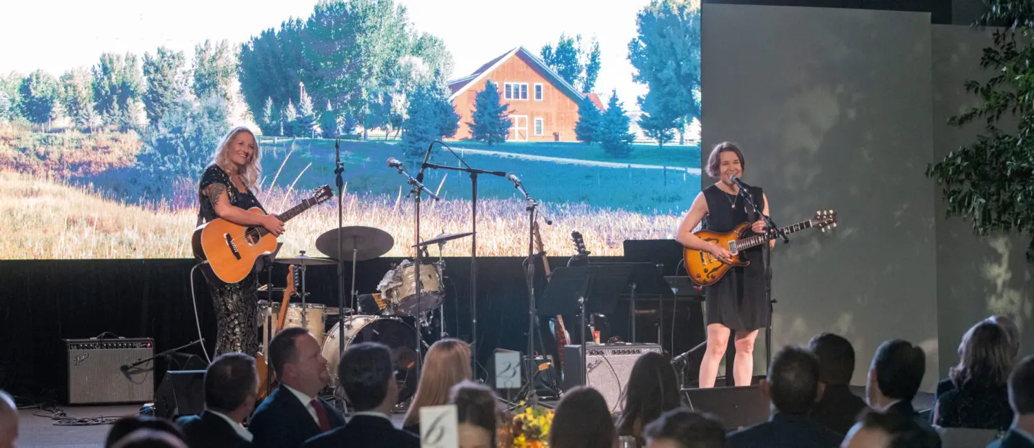 Ucross Houston Gala – Sarah Sample and Kate Schutt Perform (Photo by Jenny Antill)