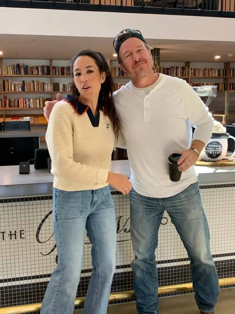 Joanna and Chip in an informal chat with the press. 