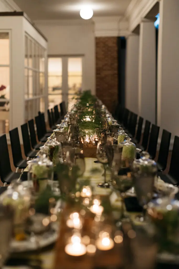 A gorgeous long table on the loggia (Photo by Rebecca Patton-Beckley)