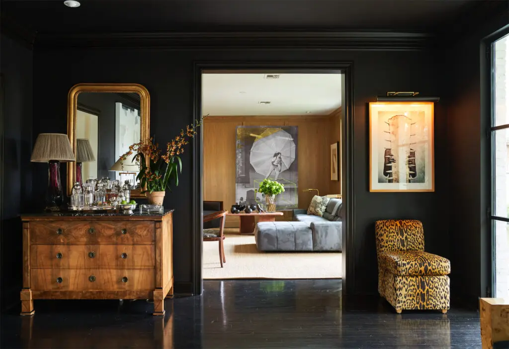 In the entryway, Empire chest and Louis Philippe mirror from Joyce Horn Antiques. Dean Giuffre’s collection of vintage cocktail shakers. Bonefish photograph by artist Holly Wilmeth. Vintage slipper chair in Nobilis fabric. (Photo by Pär Bengtsson)