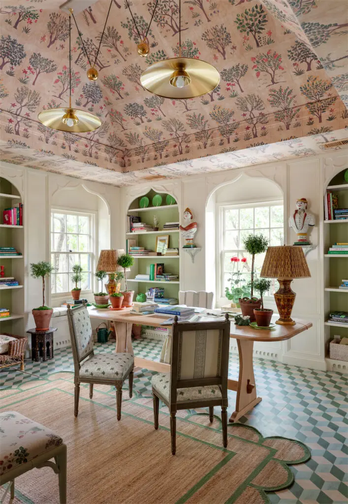 Cathy Kincaid’s 2023 Kips Bay Decorator Show House Dallas room, inspired by Bunny Mellon’s library, debuts Lisa Fine’s Persian Gardens wallpaper collection. (Photo by Kris Ellis)
