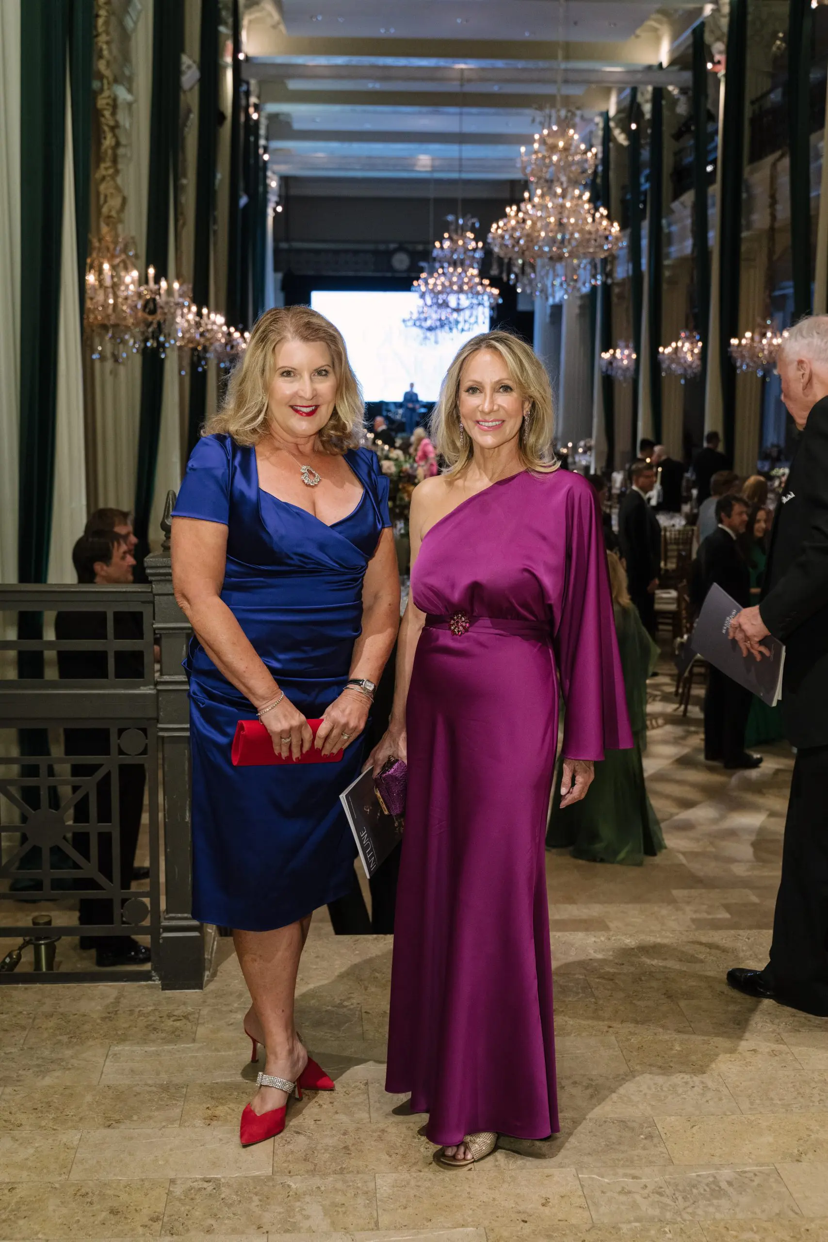 Mary Fusillo, Leslie Siller at the Houston Symphony Opening Night dinner at Corinthian Houston.  (Photo by Thomas Campbell)