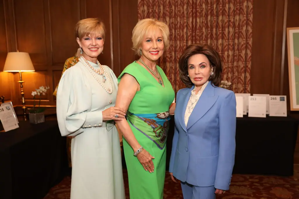 Donna Arp Weitzman, Sue Goodnight Award honoree; Natalie Taylor, Presenting Sponsor, Sam and Helga Feldman Foundation/David and Natalie Taylor; Lauryn Gayle White, Honorary Chair (Photo by Thomas Garza and Rob Wythe / Wythe Portrait Studio)