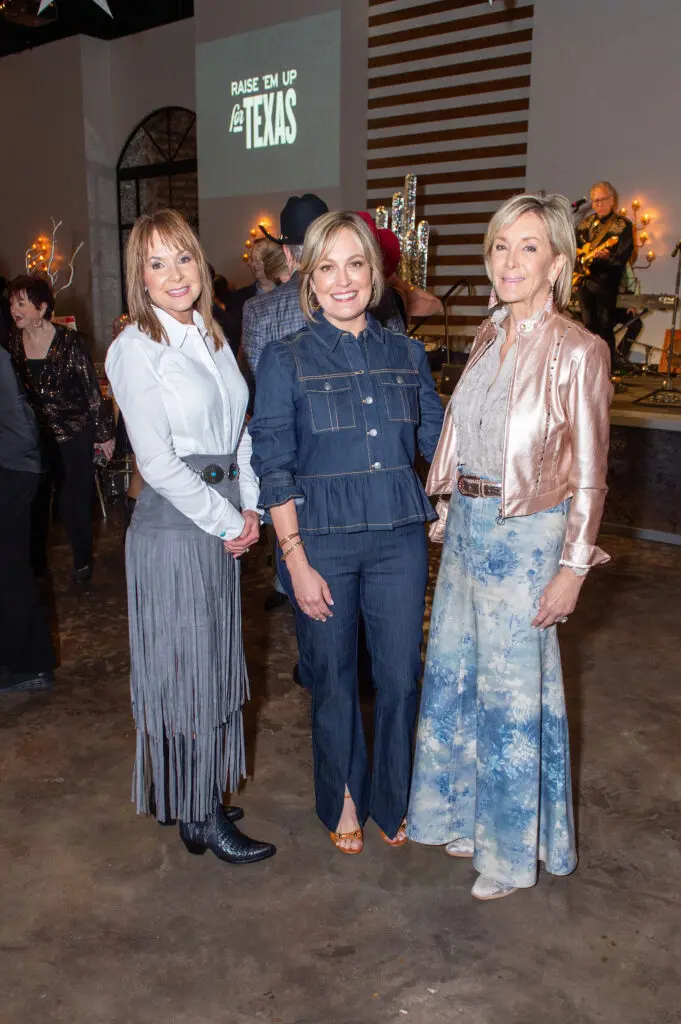 Wendy Baimbridge, Lindsay Aronstein, Sheridan Williams at Crime Stoppers record breaking gala held at The Revaire (Photo by Jacob Power)