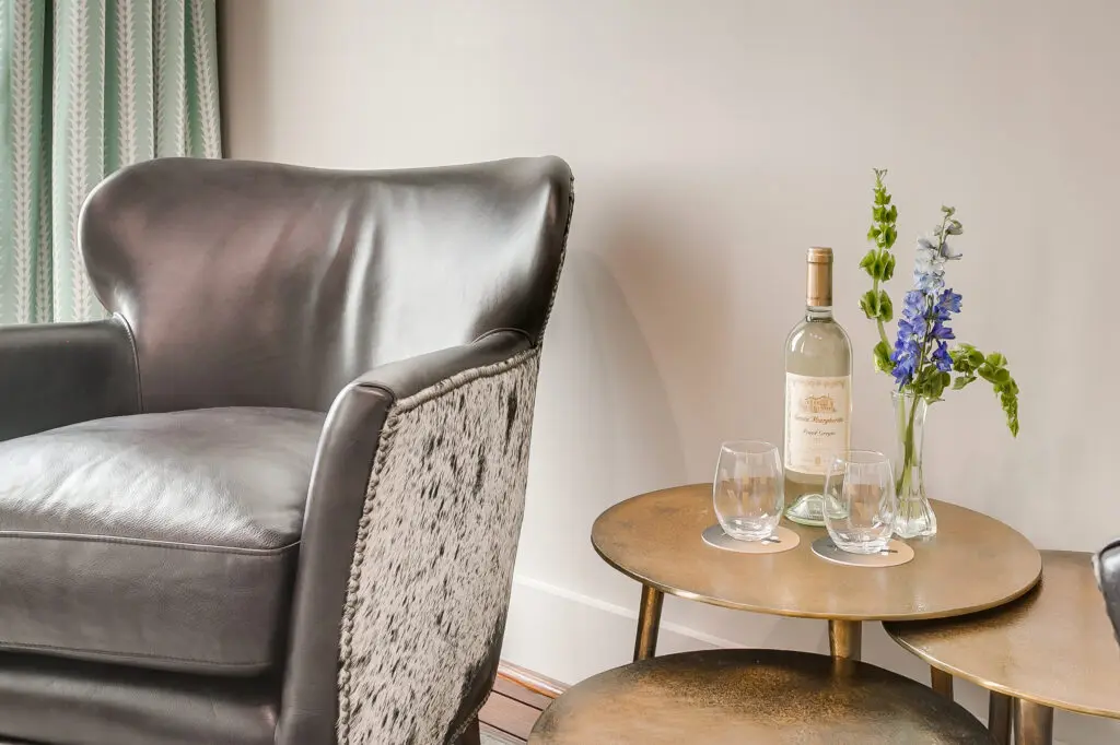 Nutt House Hotel incorporates woods, and leather details.