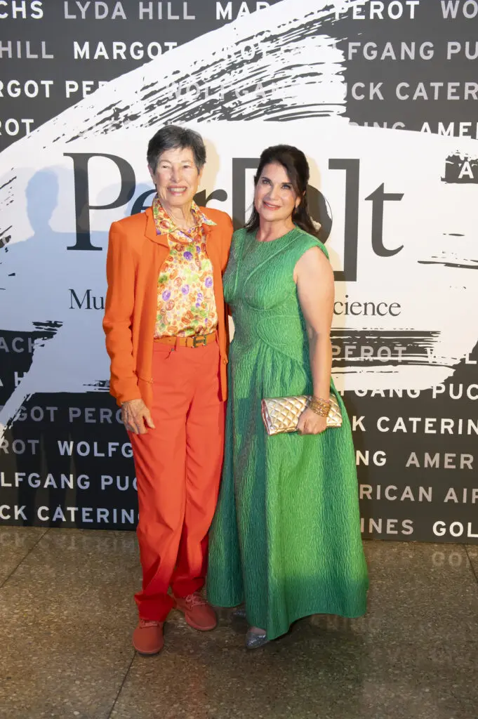 Lyda Hill and Linda Silver (Photo by Tamytha Cameron)