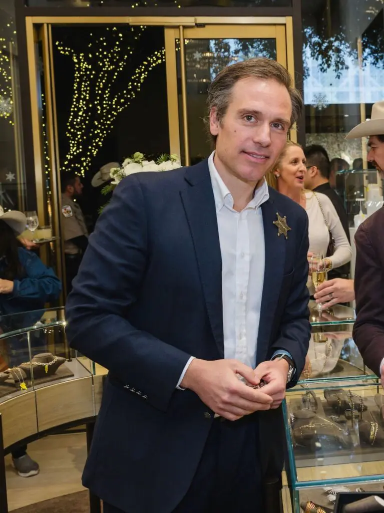 Jeweler Giorgio Bulgari introduces his latest in the Giorigo B collection at the festive de Boulle holiday party. (Photo by Johnny Than)