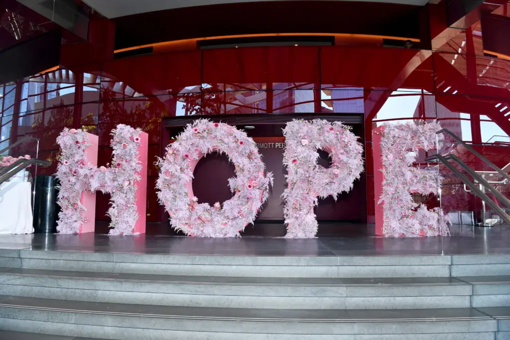 Planned Parenthood Hope Floral Sculpture (Photo by Kristina Bowman Photography)