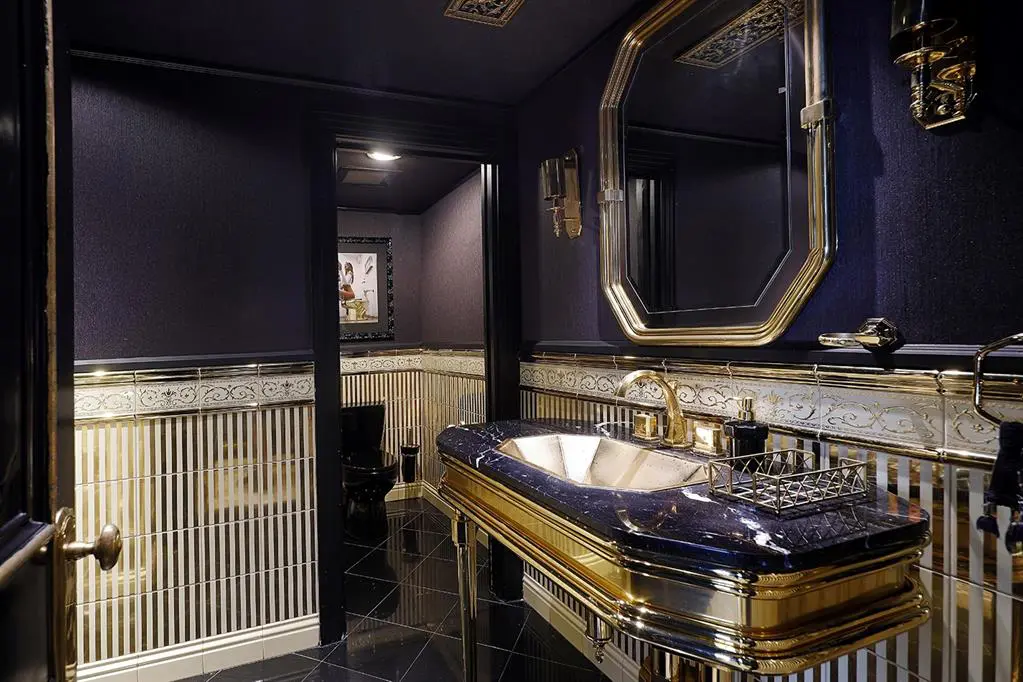 Guest bath at 101 Westcott St. No. 2001