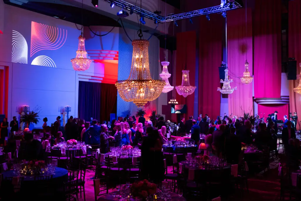Bergner & Johnson creates a jazz club ambience at the Performing Arts Houston gala at Wortham Theater Center (Photo by Daniel Ortiz)