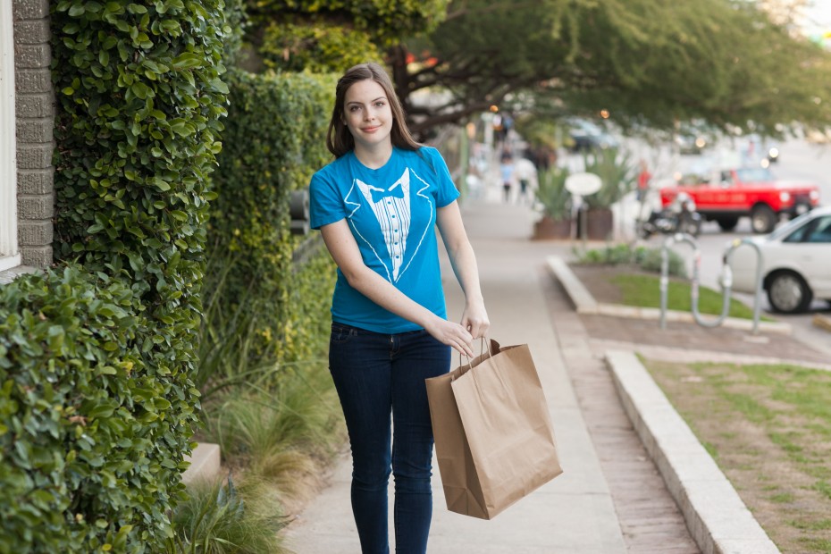 Favor Runners delivering tasty treats.