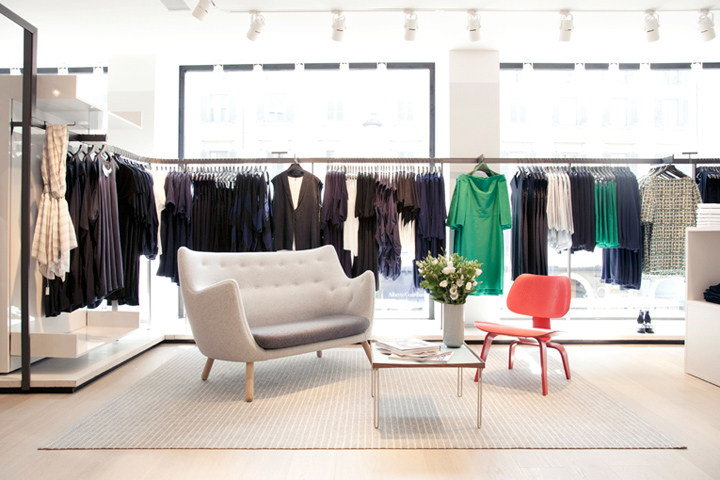 H&M sister store, COS (Collection of Style), official opens its doors Friday, December 11 in River Oaks District.