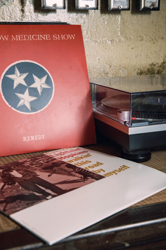 An extensive collection of vinyl provides the music for the restaurant. Many of the albums hail from Weber's own collection. 