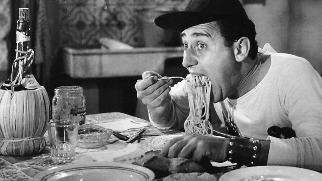 Do not mess with carbonara. (Screenshot from "An American in Rome," directed by Steno 1954)