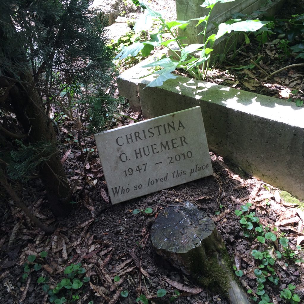 Christina G. Huemer's gravestone. The American Academy librarian is among many expat femmes buried here.