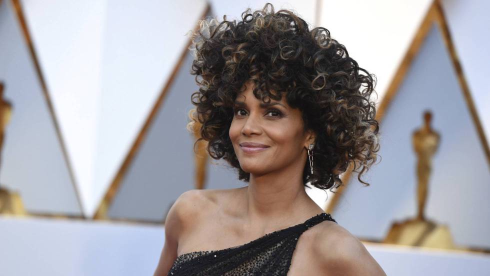 Halle Berry's hair overshadowed her Versace gown. 