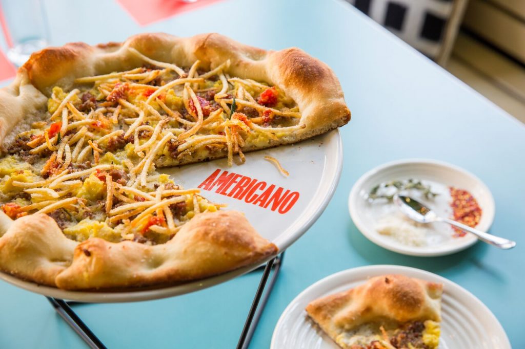 Americano breakfast pizza