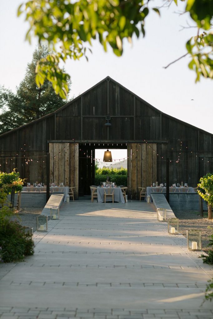 Cindy Rachofsky hosted a post-preview VIP dinner at her home. 