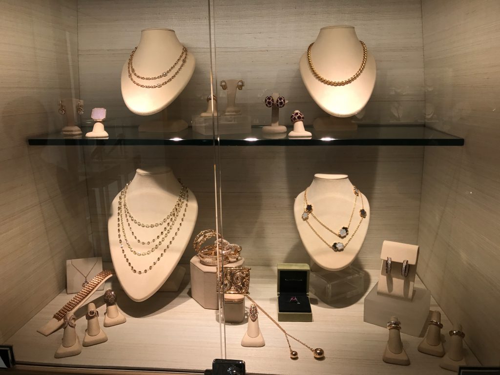 The jeweler also offers essential pieces for everyday wear. 