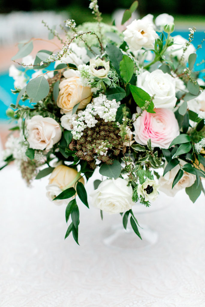 Lanson B. Jones Floral + Events brings a team of expert wedding florists and event designers.