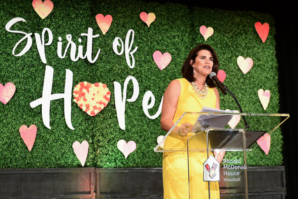Emcee Lisa Malosky at the Ronald McDonald House Spirit of Hope luncheon. (Photo by Daniel Ortiz)