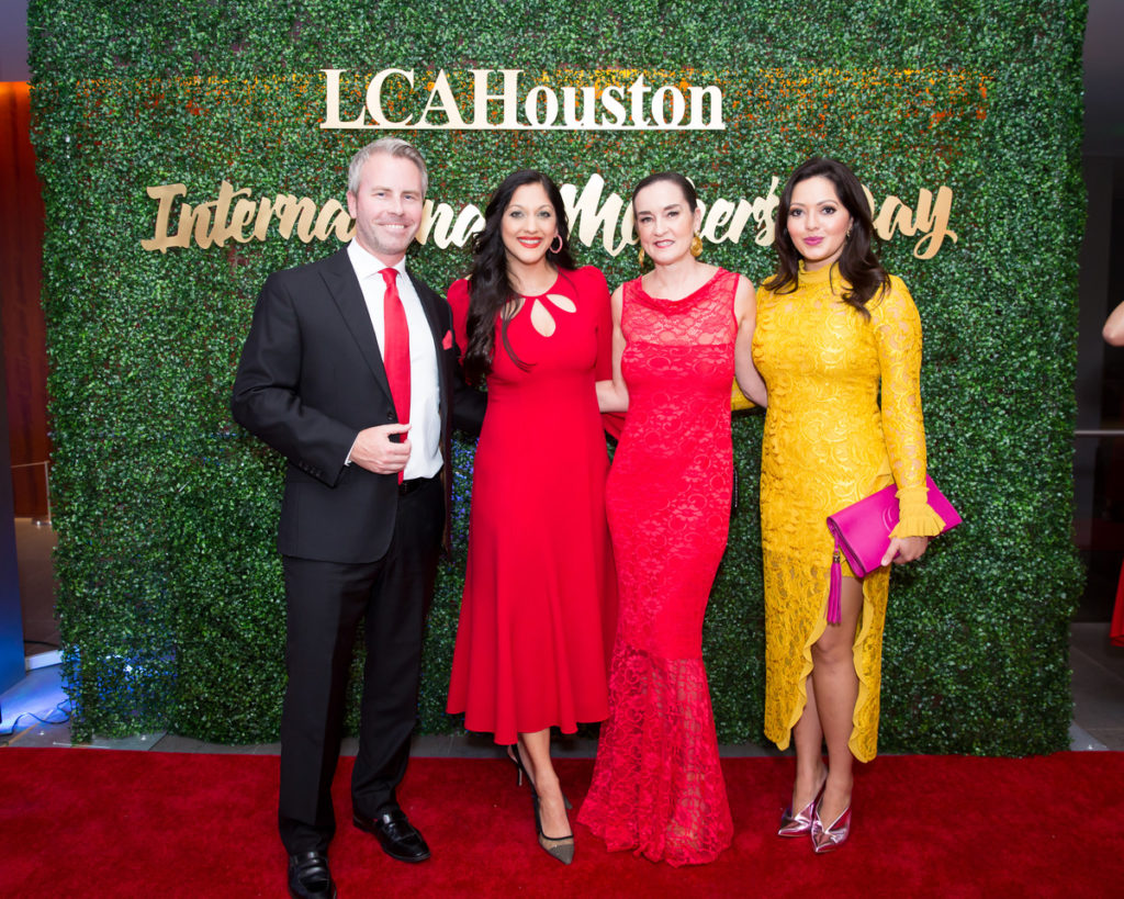 Emcees Justin Stapleton and Dr. Sippi Khurana with co-chairs Toni Tate and Rekha Muddaraj at the LCA Houston International Mother’s Day Soirée. (Photo by Sonya Abid)