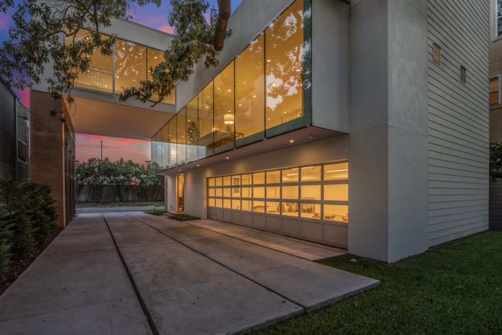 Beth Wolff Realtors celebrates the season with a summer open house at this custom home by architect Robert Fowler and builder Leo Parker.