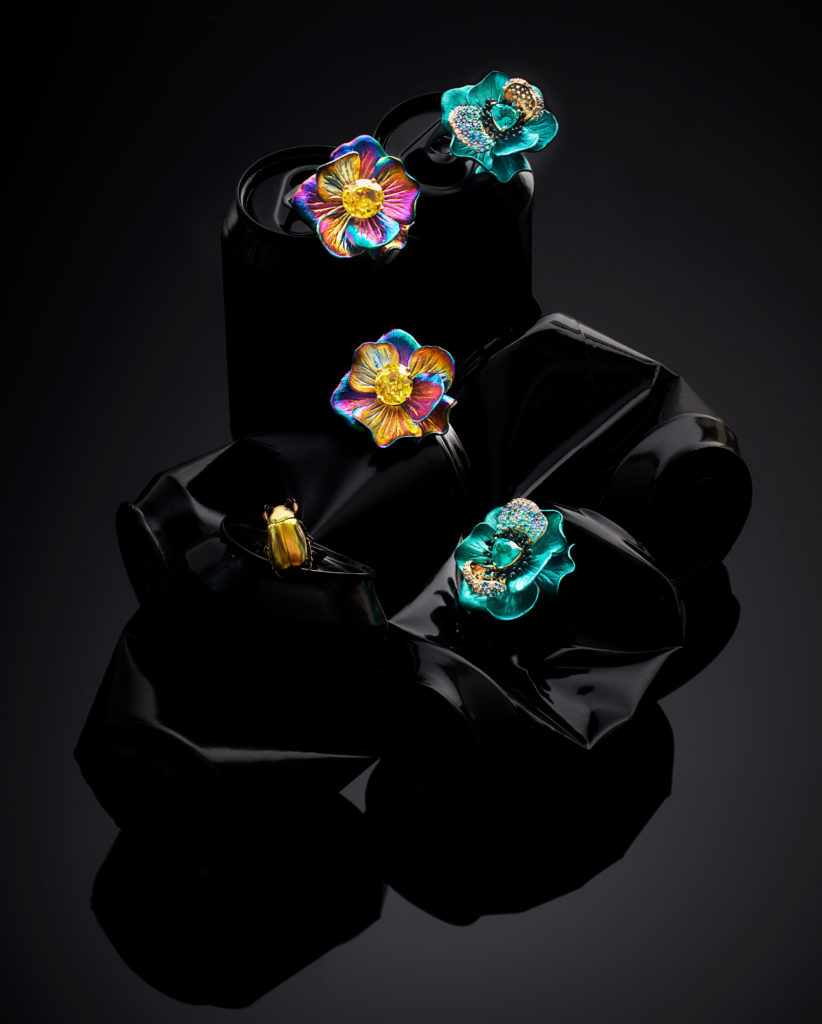 Jennifer Lopez wore a pair of Anabela Chan white mini Diamond Blossom earrings to the Independent Spirit Awards (Photo courtesy of Anabela Chan)