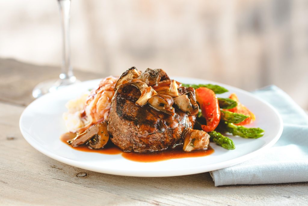 Seasons 52 's filet mignon is under 595 calories.