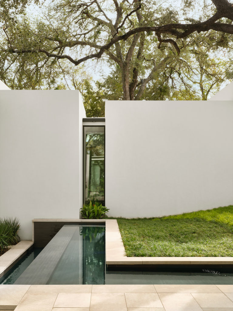 Mary Ellen Cowan of Mesa designed the landscape architecture and courtyards in collaboration with Weldon Turner, preserving the property's towering oaks. (Photo by Lisa Petrole)