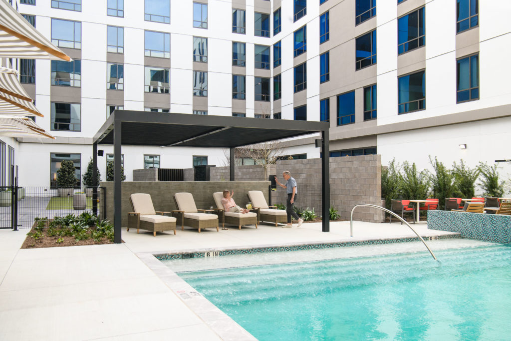 A resort style pool is part of the deal at Watermark at Houston Heights. (Photo by Heather Durham Photography)