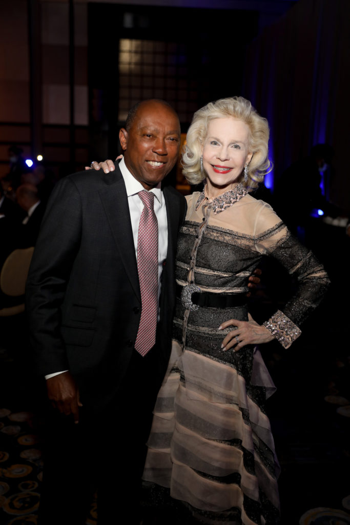 Mayor Sylvester Turner, Lynn Wyatt at the Lyndon Baines Johnson Moral Courage Award Dinner, 2022 (Photo by Priscilla Dickson)
