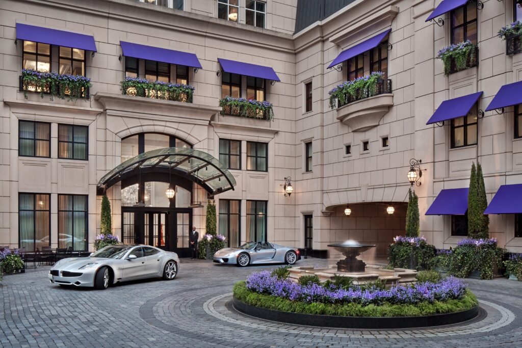 The charming courtyard beckons as the entrance to the Waldorf Astoria Chicago in the Gold Coast neighborhood. (photo by Waldorf Astoria Chicago)