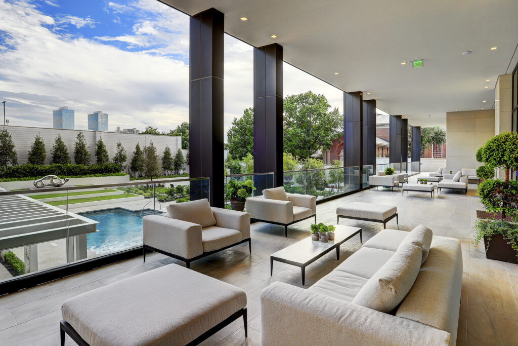 The River Oaks has some of the most impressive amenities in the city, including a luxurious pool area and outdoor space. 